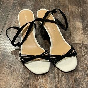🌺Gibson Latimer Black and White Strappy Heels